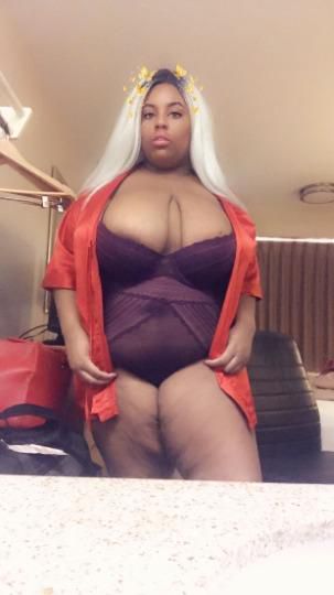 Independent companion Georgiann
 in Bakersfield, California - HoneyAffair